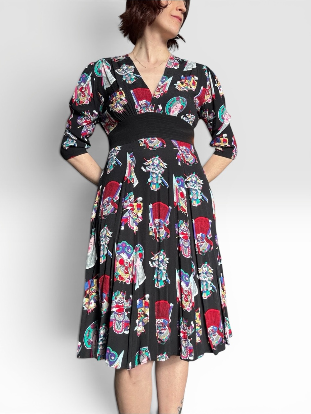 Trashy Diva Chinese Opera Print V-Neck Dress | Size 8 (Fits 6)